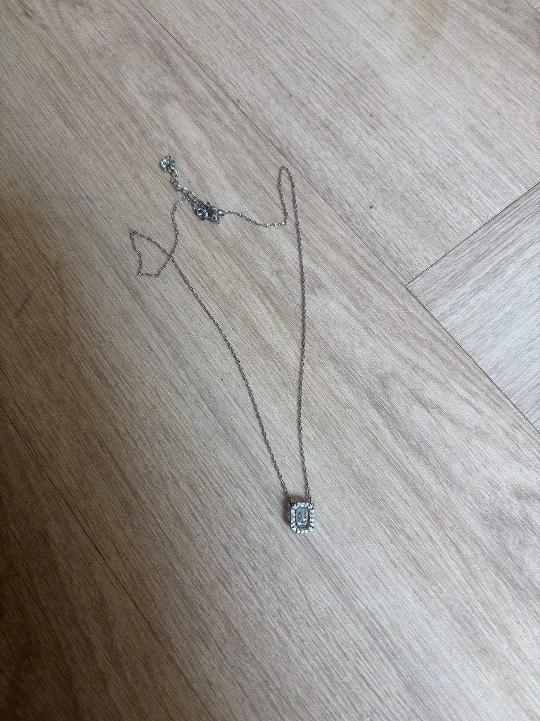 Swarovski ketting zilverkleurig, Overige materialen, Met edelsteen, Verzenden, Zo goed als nieuw