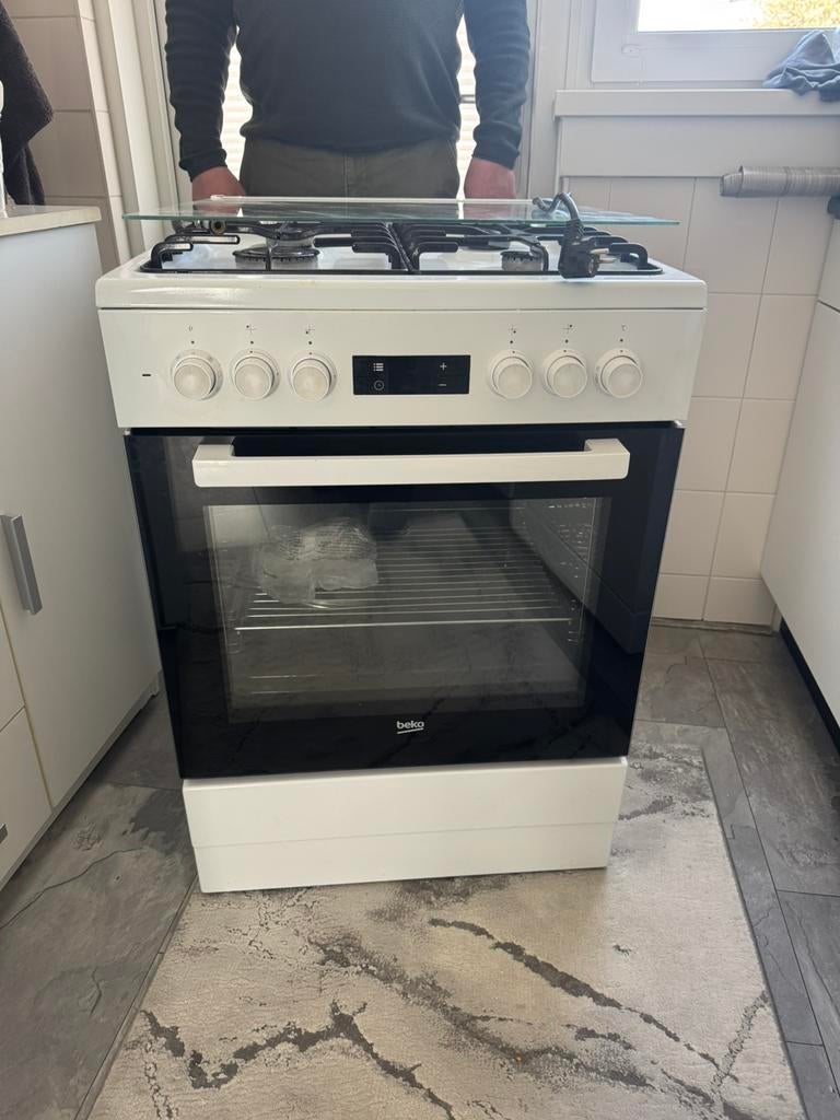 Beko fornuis, Ophalen, 4 kookzones, Zo goed als nieuw, Gas