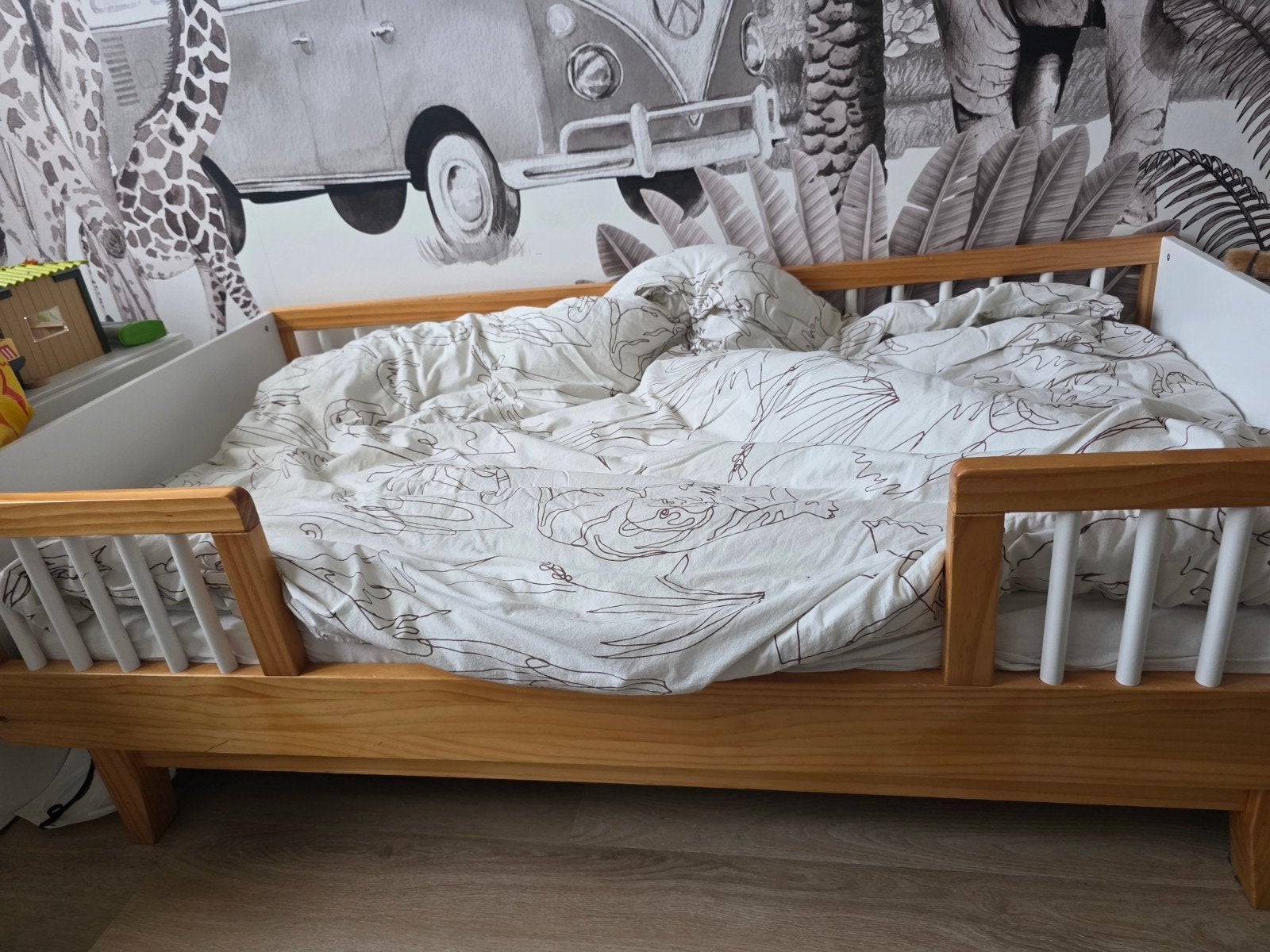 Petit Amelie junior/ peuterbed, Ophalen, Zo goed als nieuw