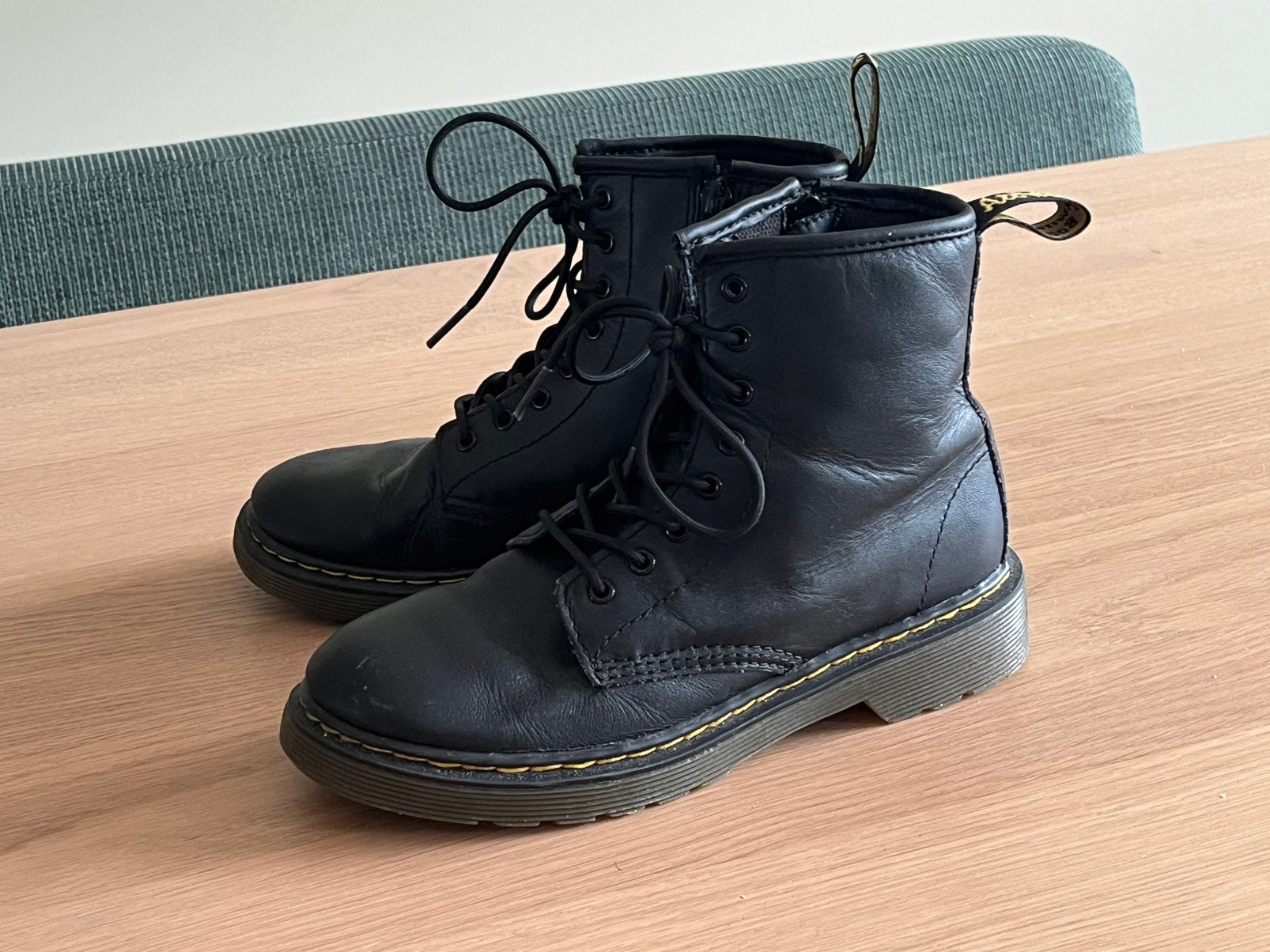 Dr martins zwart in zeer goede staat maat 34, Kinderen en Baby's, Kinderkleding | Schoenen en Sokken, Meisje, Schoenen, Ophalen of Verzenden