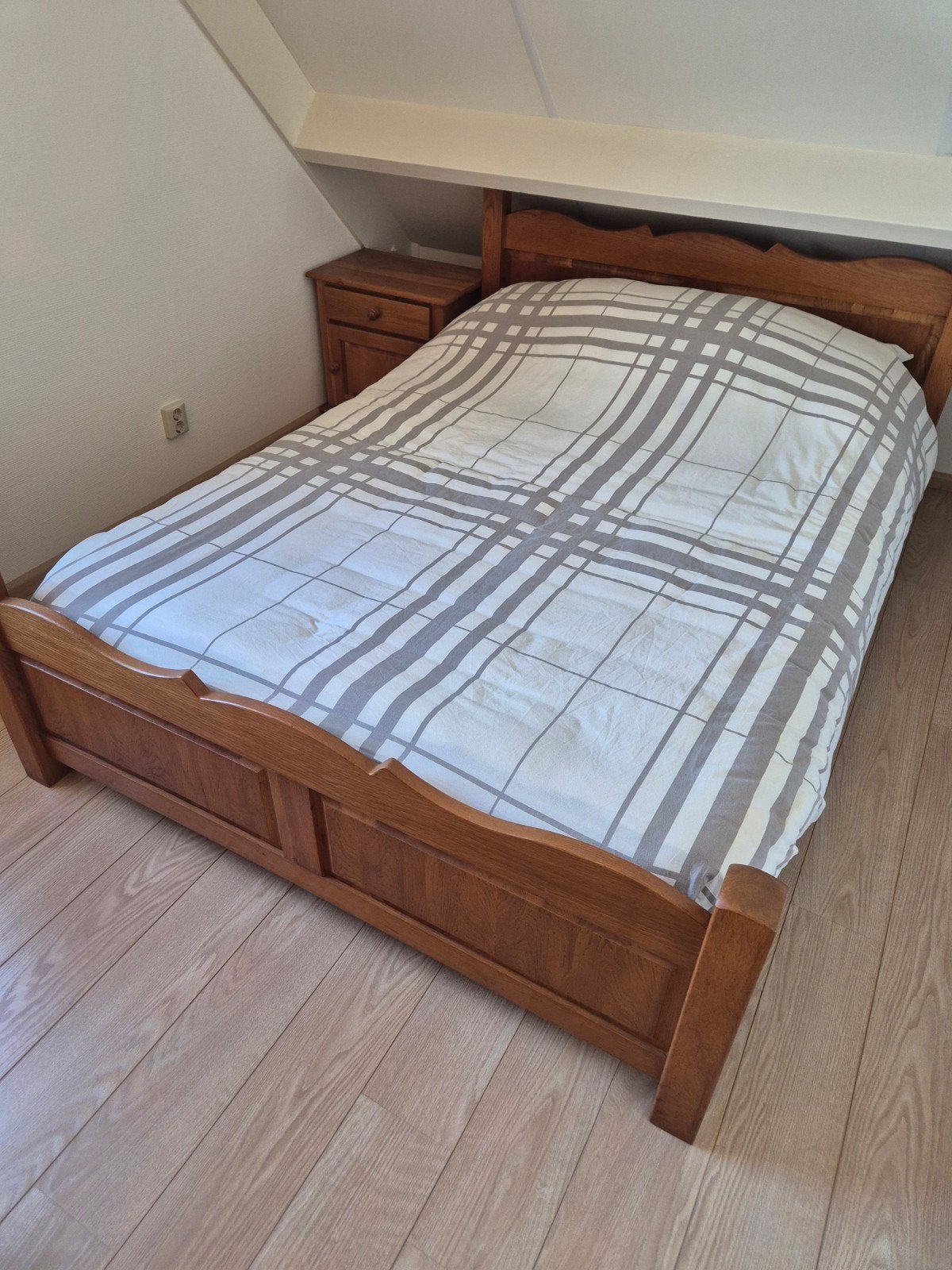 Massief eiken slaapkamer set - Bed, kledingkast,nachtkastjes, Ophalen, Gebruikt, Bruin, Tweepersoons