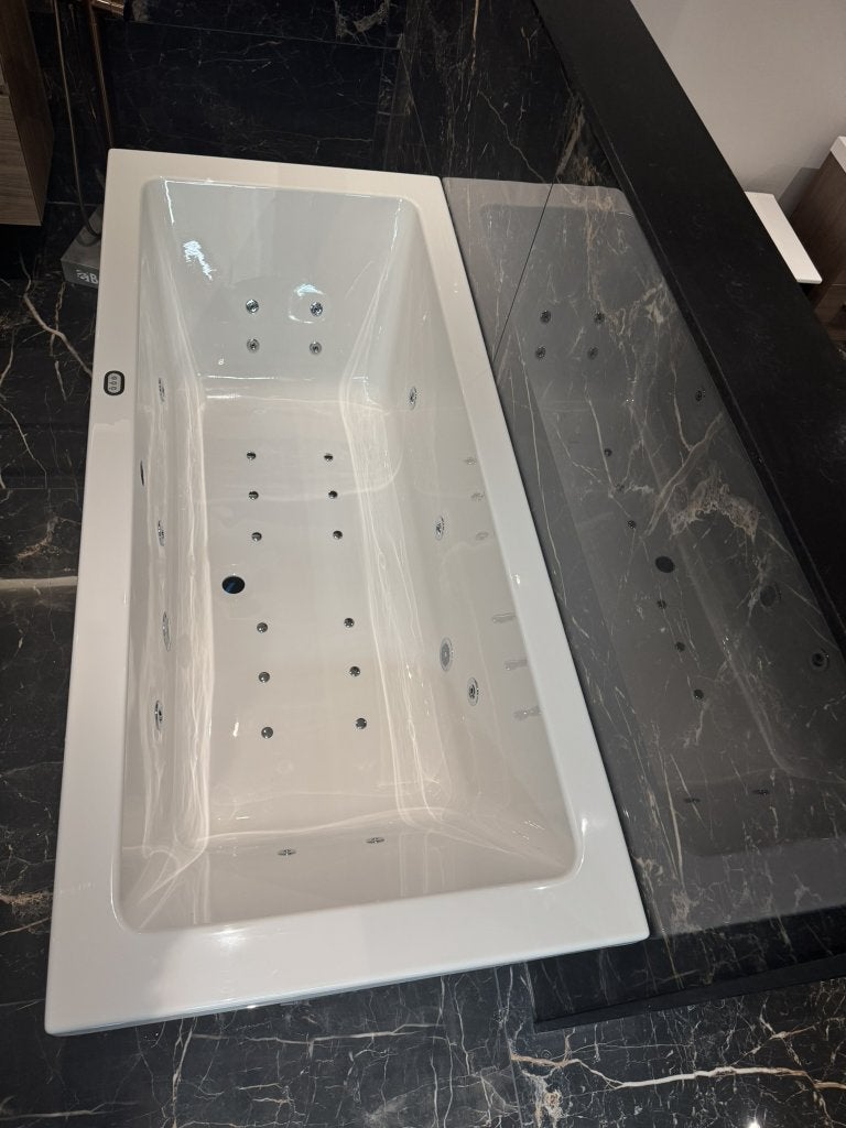 Bubbelbad 190x90 met luxe WP4 systeem van €3399 nu €2350 NEW, Xenz, Ophalen of Verzenden, Eendenparkweg 3, Info@douchezaak.nl