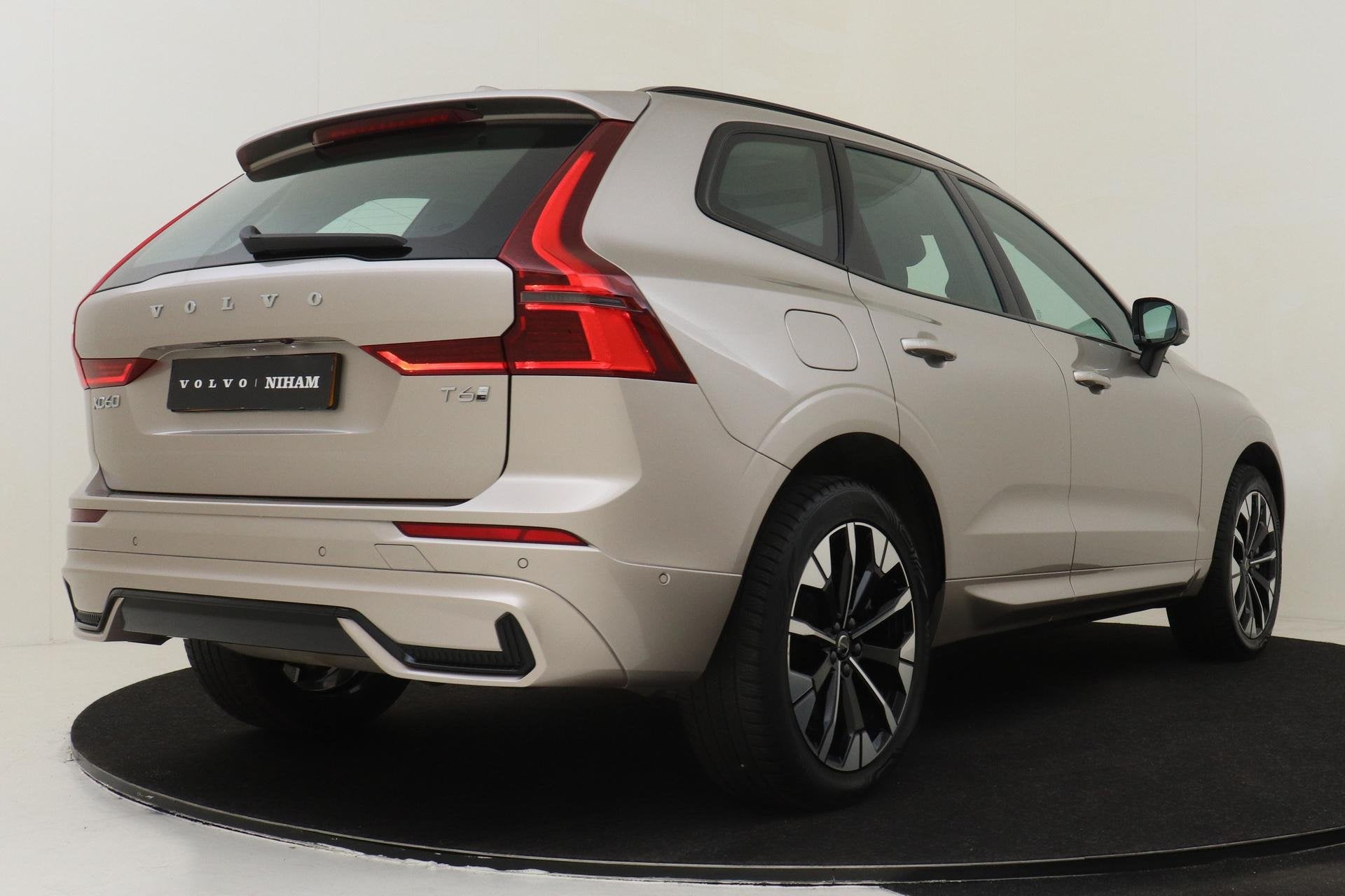 Volvo XC60 II T6 PLUG-IN HYBRID AWD ULTRA DARK -PANO.DAK|HAR, Automaat, 12 maanden, Gebruikt, Euro 6