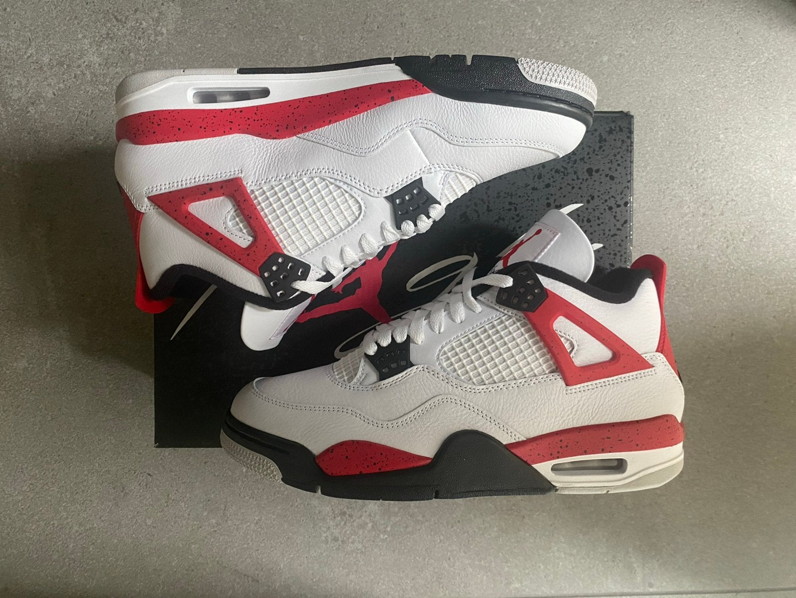 Nike Jordan 4 Red Cement Maat 44, Wit, Nieuw, Ophalen of Verzenden, Sneakers of Gympen