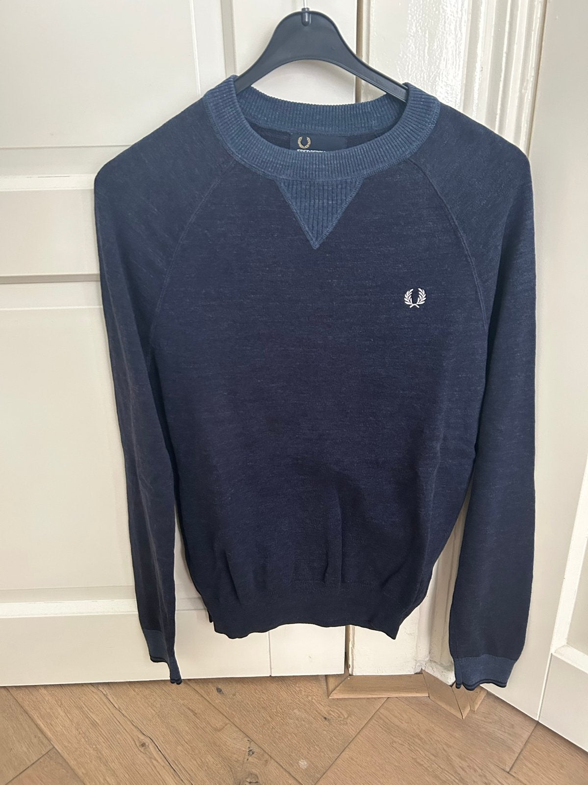 Fred Perry trui maat XS / S - Donkerblauw met logo, Ophalen of Verzenden, Zo goed als nieuw, Maat 46 (S) of kleiner, Blauw