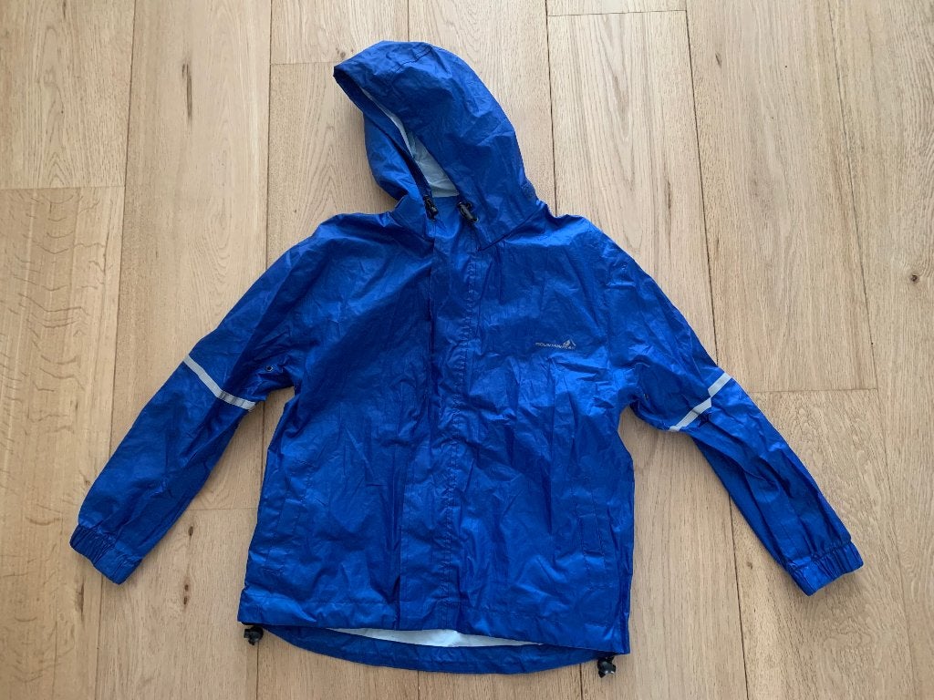 Regenjas maat 128, Mountain peak, blauw, Ophalen of Verzenden, Zo goed als nieuw, Regenjas, Kinderen