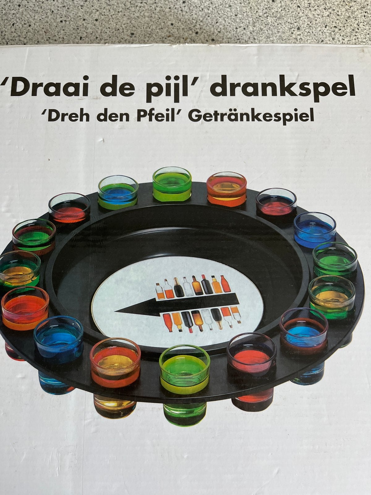 Draai de Pijl Drankspel - Feestplezier met Shots, Hobby en Vrije tijd, Vijf spelers of meer, Ophalen, Zo goed als nieuw
