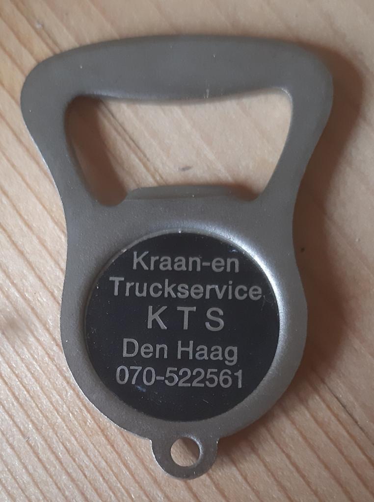 Vintage Flessenopener Sleutelhanger Kraan- en Truckservice, Verzamelen, Sleutelhangers, Ophalen of Verzenden, Gebruikt, Merk