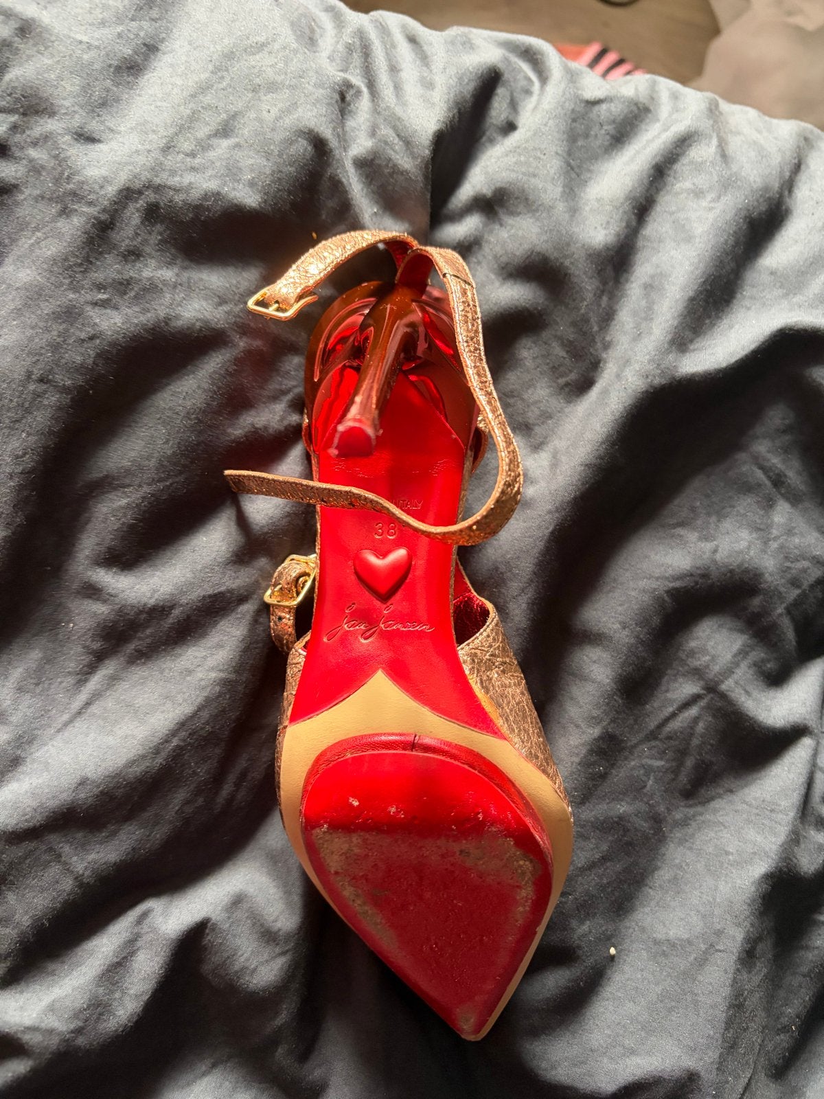 Gouden hakken met rode zool - Maat 38 - Jan Jansen, Kleding | Dames, Ophalen of Verzenden, Gedragen, Overige kleuren, Pumps