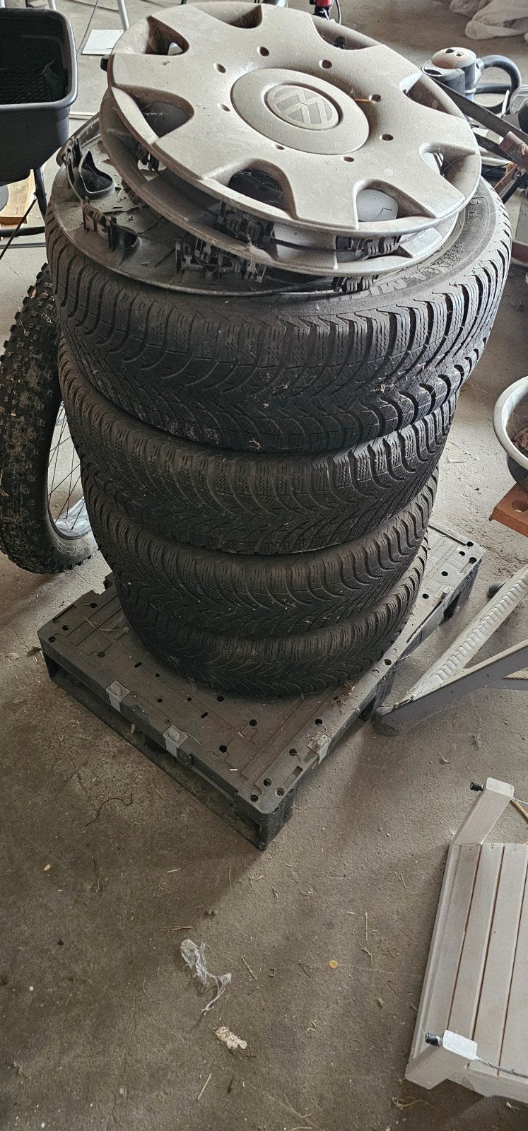 gratis vw caddy 16inch winterbanden plus velg en doppen, Ophalen