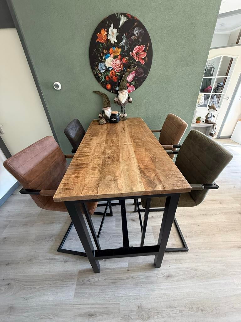 Industriële bartafel met 4 hoge stoelen, Ophalen, Zo goed als nieuw