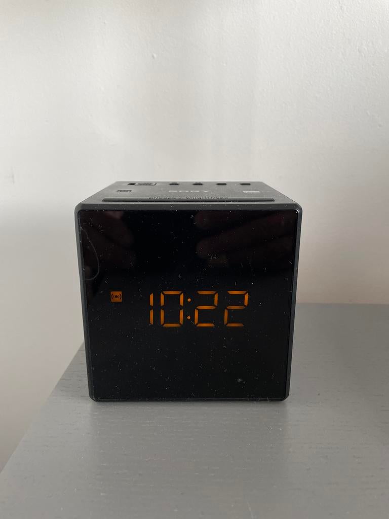 Sony Wekker Radio - Compact en Functioneel, Ophalen of Verzenden, Gebruikt, Digitaal