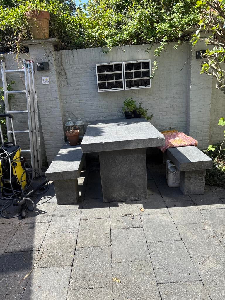 Robuuste stenen tuintafel met twee bijpassende banken, Tuin en Terras, Picknicktafels, Ophalen of Verzenden, Gebruikt, Rechthoekig
