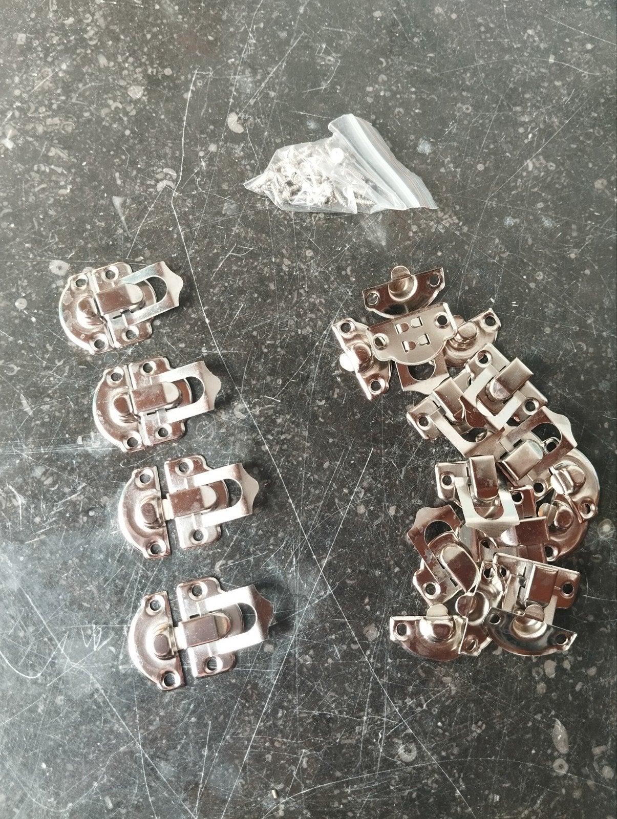 Retro Koffersluitingen tekendoos slotjes per zak á 12 € 2,50, Ophalen of Verzenden, Nieuw