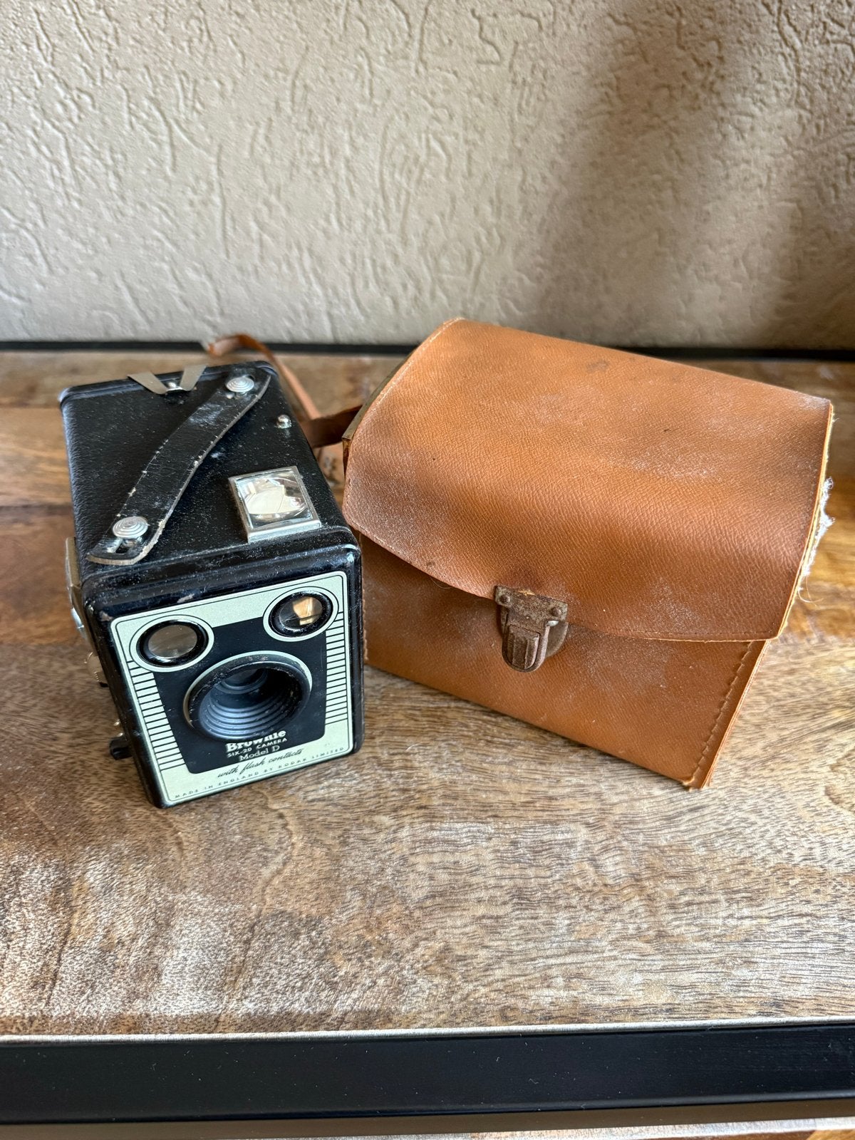 Vintage Kodak Brownie Six-20 Model D camera met tas!, Ophalen, Gebruikt, Compact, Kodak