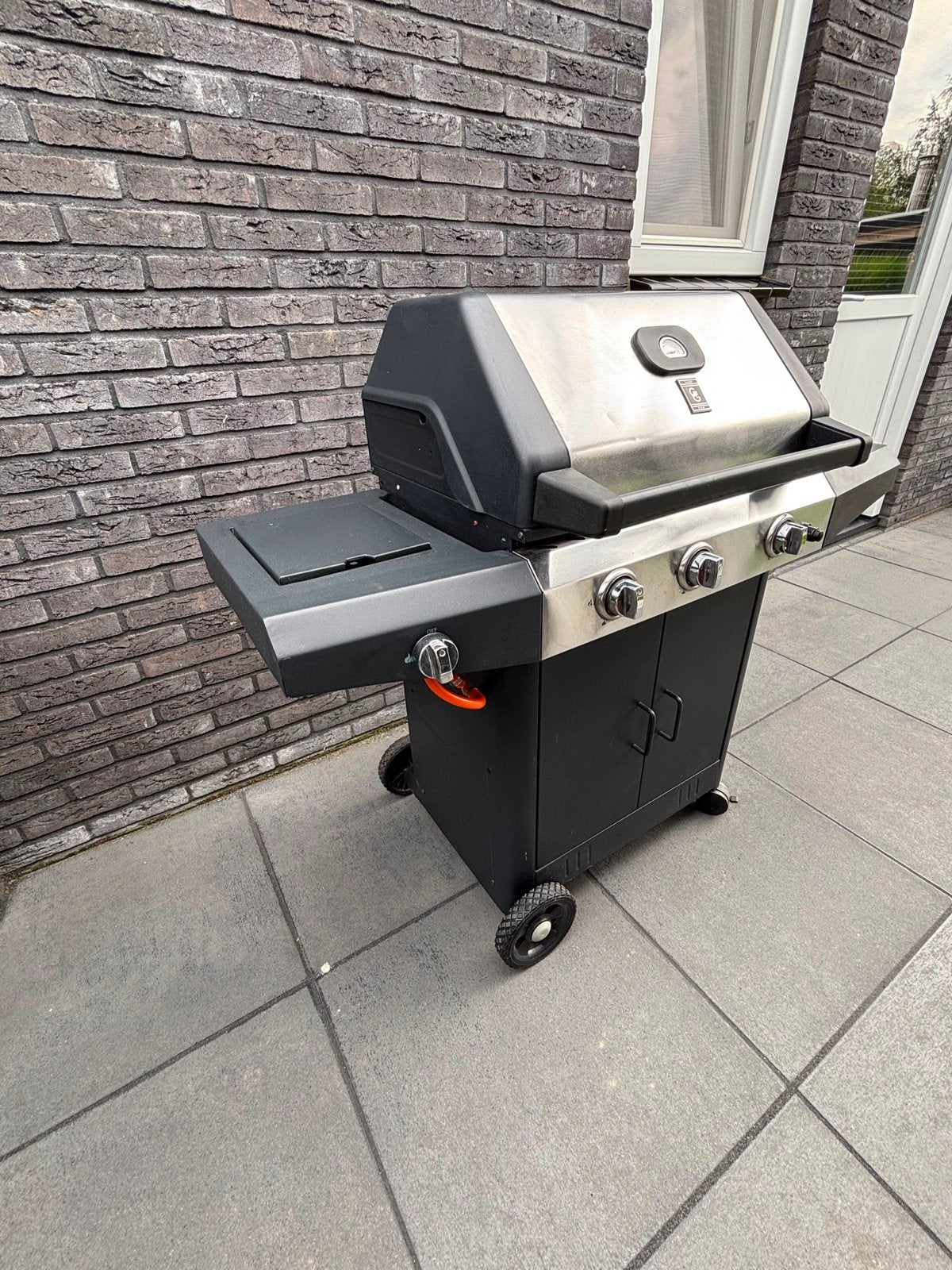 Gebruikte gasbarbecue met 3 branders en zijbrander, Tuin en Terras, Ophalen, Gebruikt