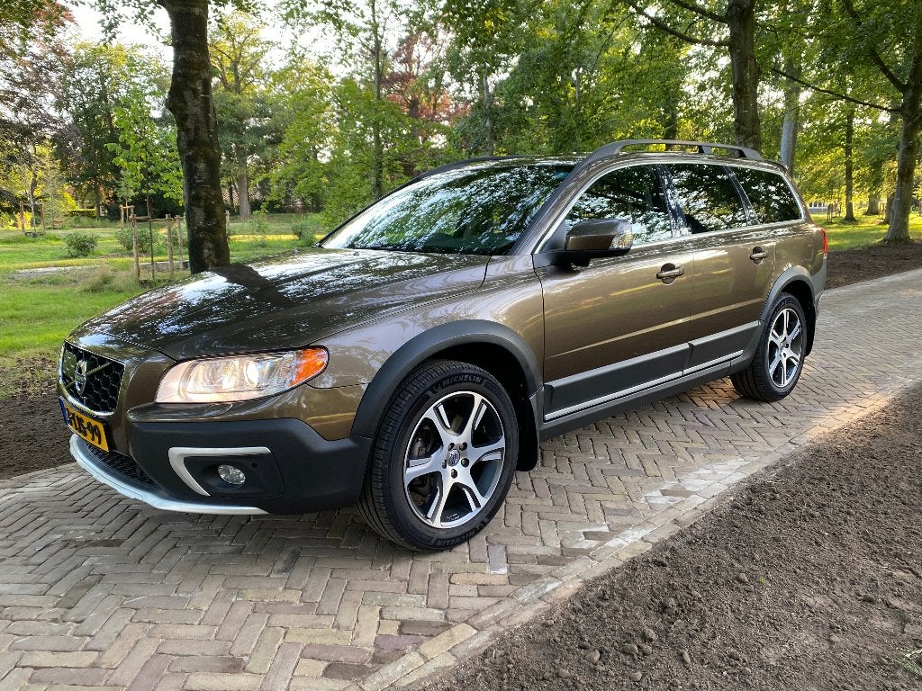 Volvo XC70 2.4 D5 Inscription, AWD, 5 cilinder, NL, ACC, Automaat, 197 €/maand, Bruin, Diesel