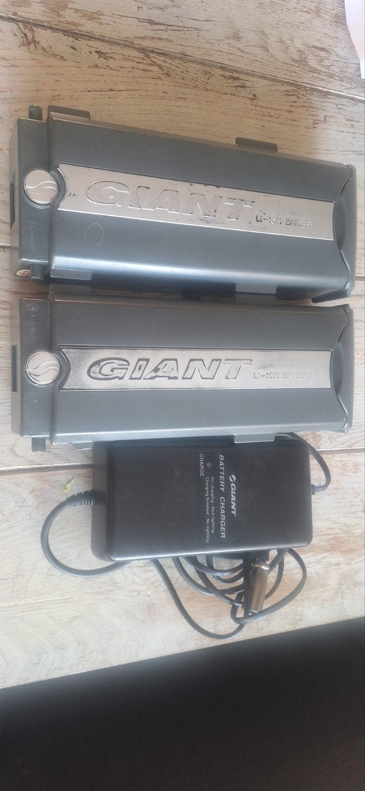 Giant twist accu's 26v in top conditie inclusief oplader, Fietsen en Brommers, Fietsaccessoires | Fietsaccu's, Zo goed als nieuw