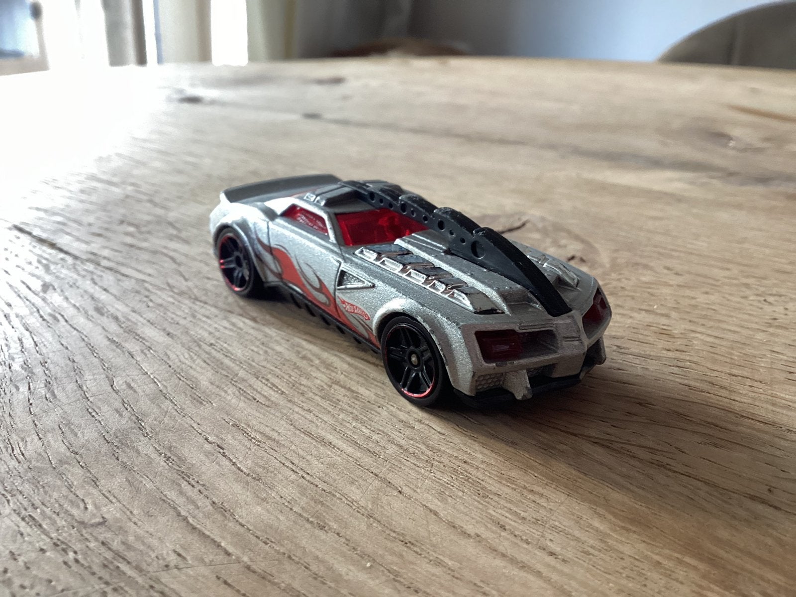 Hot Wheels Barbaric R1072 Rumble Road 2010 – Zilver – 1:64, Ophalen of Verzenden, Gebruikt, Auto