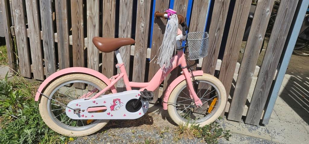 Roze kinderfiets 14 inch met mandje en zijwieltjes, Terugtraprem, Zijwieltjes, Gebruikt, Onbekend