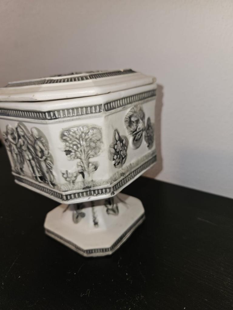 Antieke sierpot met mythologische voorstellingen, Ophalen of Verzenden