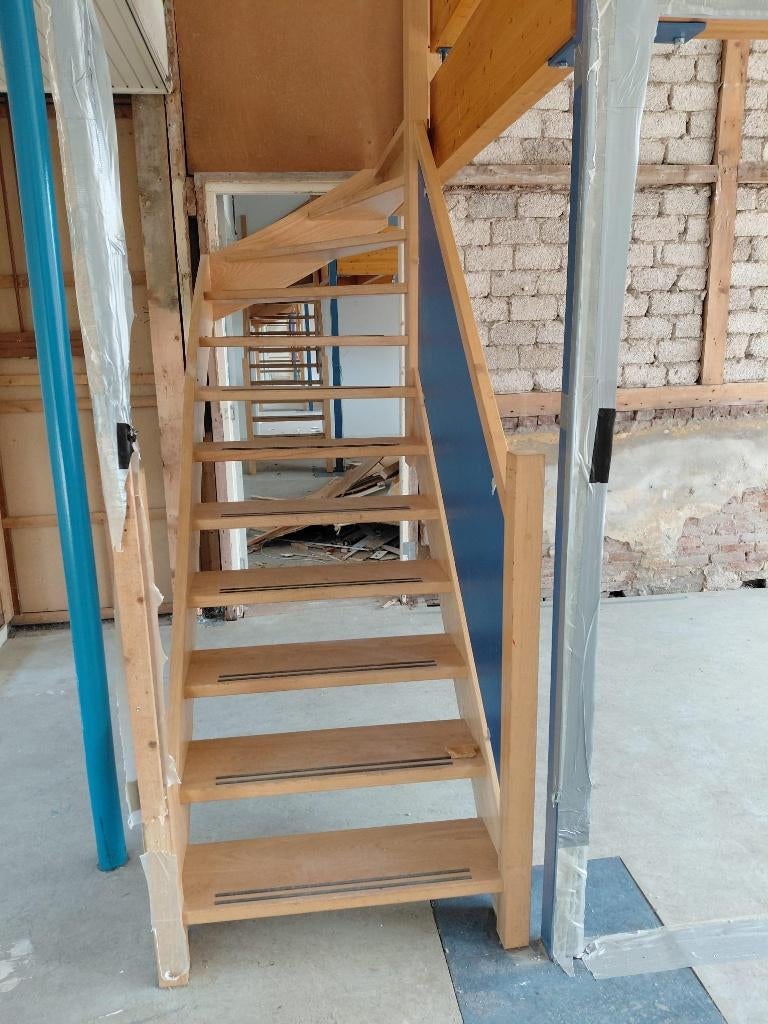 vaste houten trap, Ophalen, Nieuw