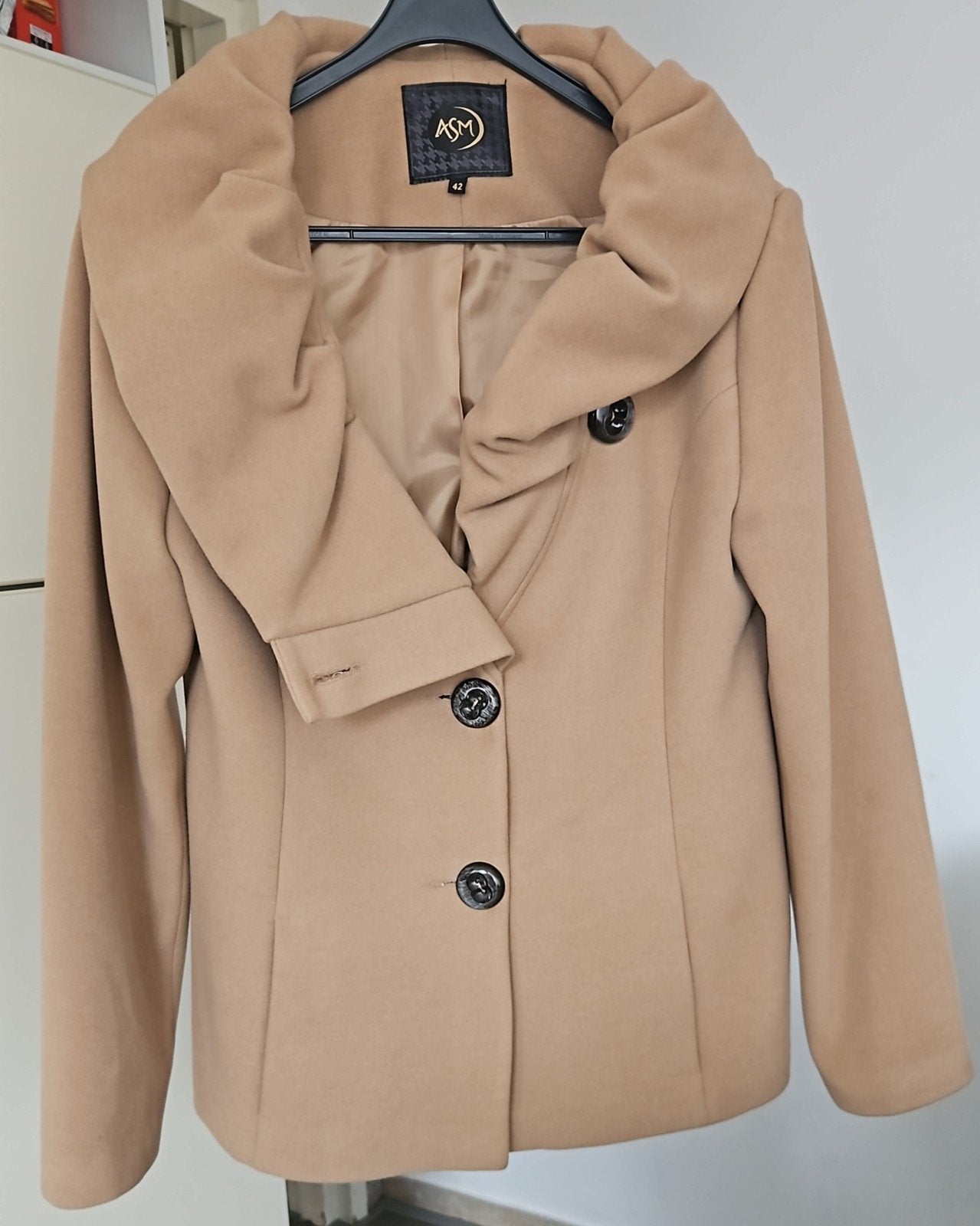 Nieuw niet gedragen Warme wollige jas van ASM Camel / Beige, Ophalen of Verzenden, Nieuw, Maat 42/44 (L), Beige