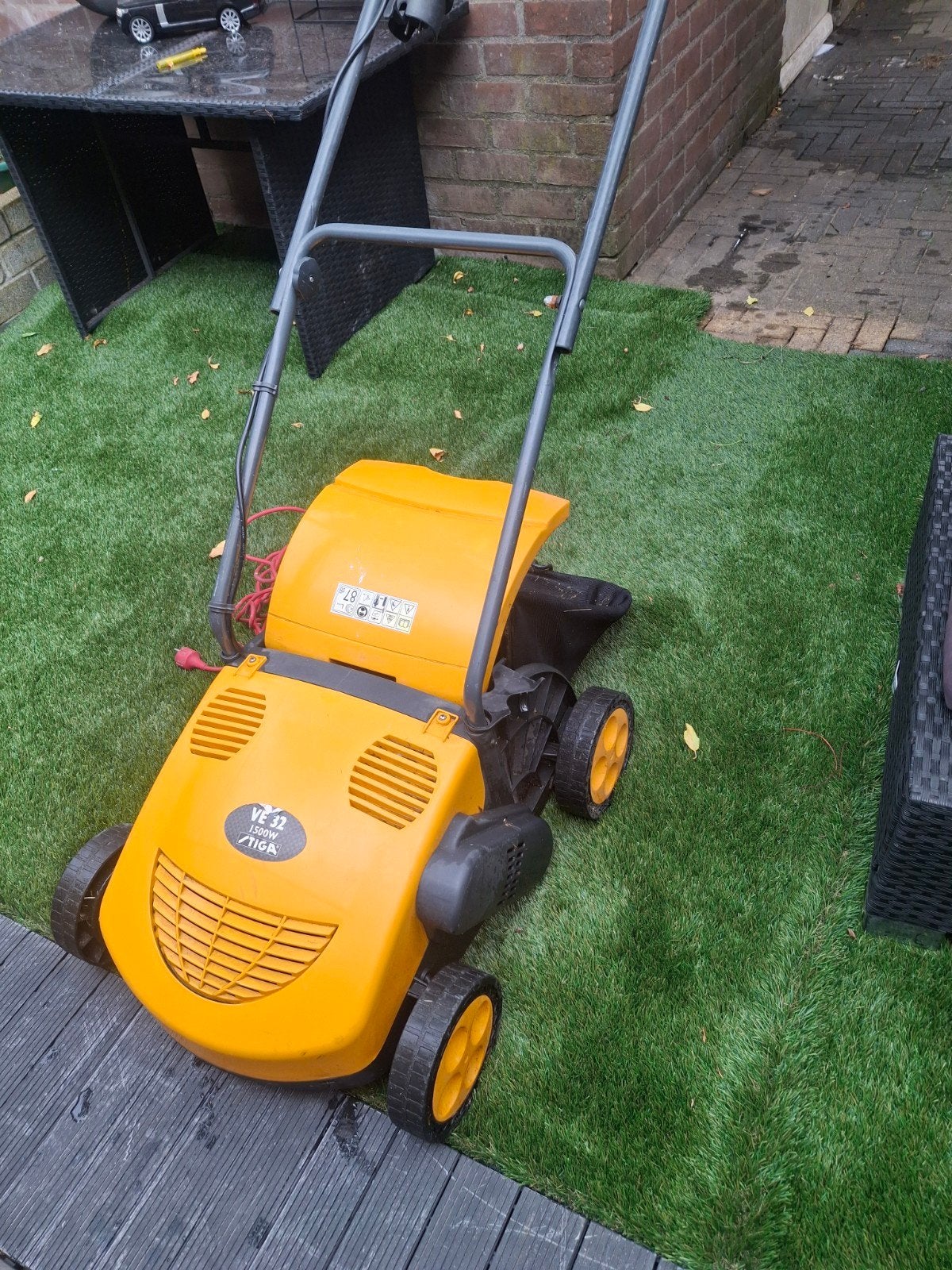 Goed werkende elektrische grasmaaier met lange kabel, Tuin en Terras, Ophalen, Cirkelmaaier, Gebruikt, Elektrische grasmaaier