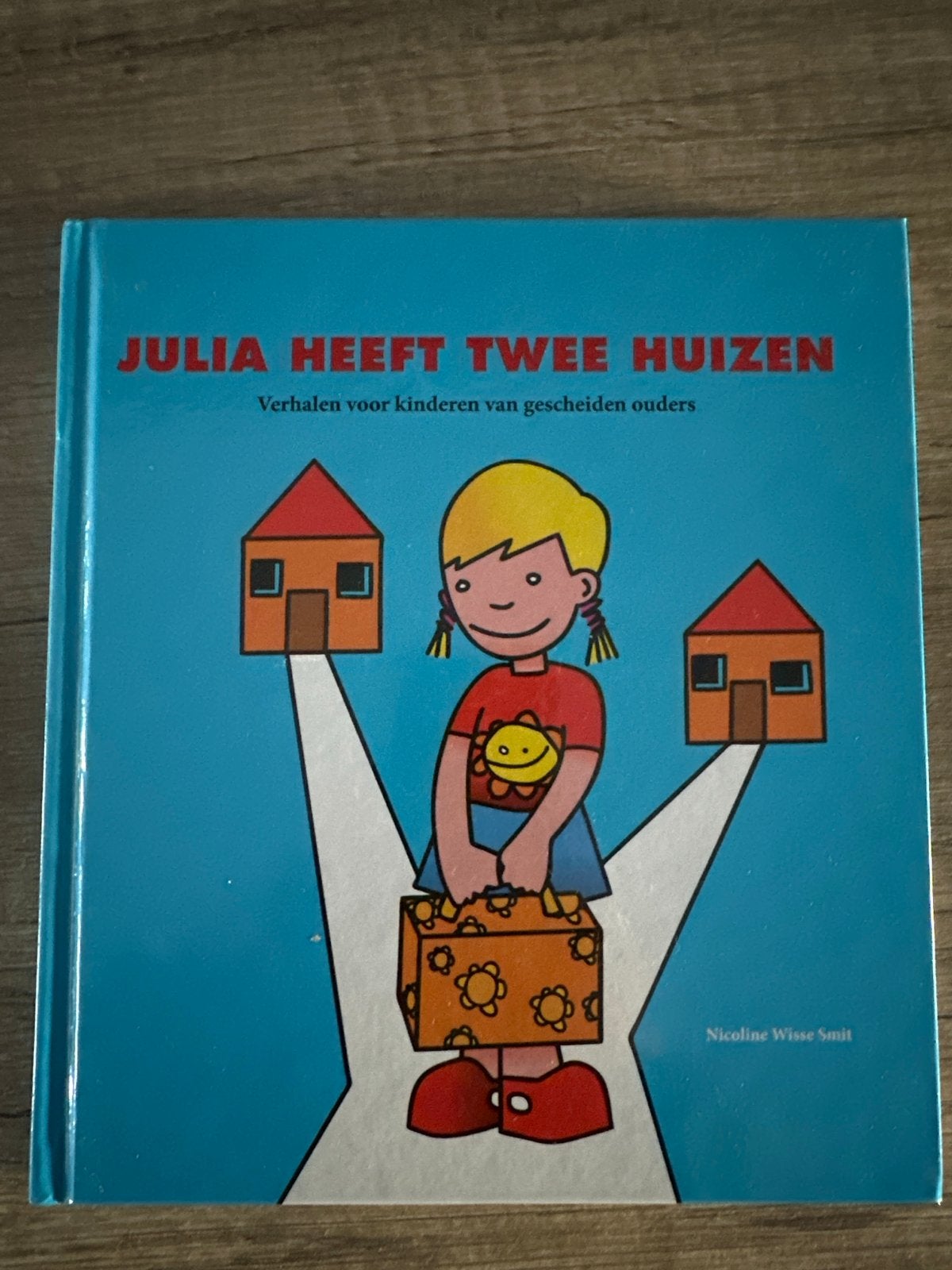 Julia heeft twee huizen - Verhalen voor kinderen, Ophalen of Verzenden, Zo goed als nieuw, Fictie algemeen