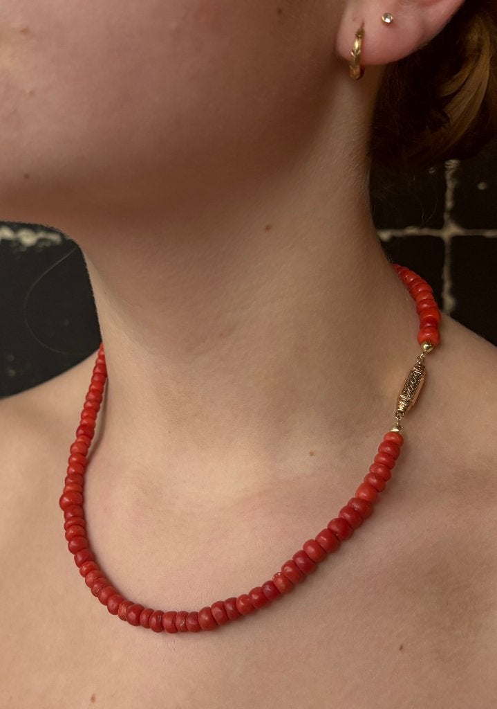 Bloedkoraal fraai antieke ketting 14k slot goud dames pijp, Ophalen of Verzenden, Goud, Ketting, Met edelsteen
