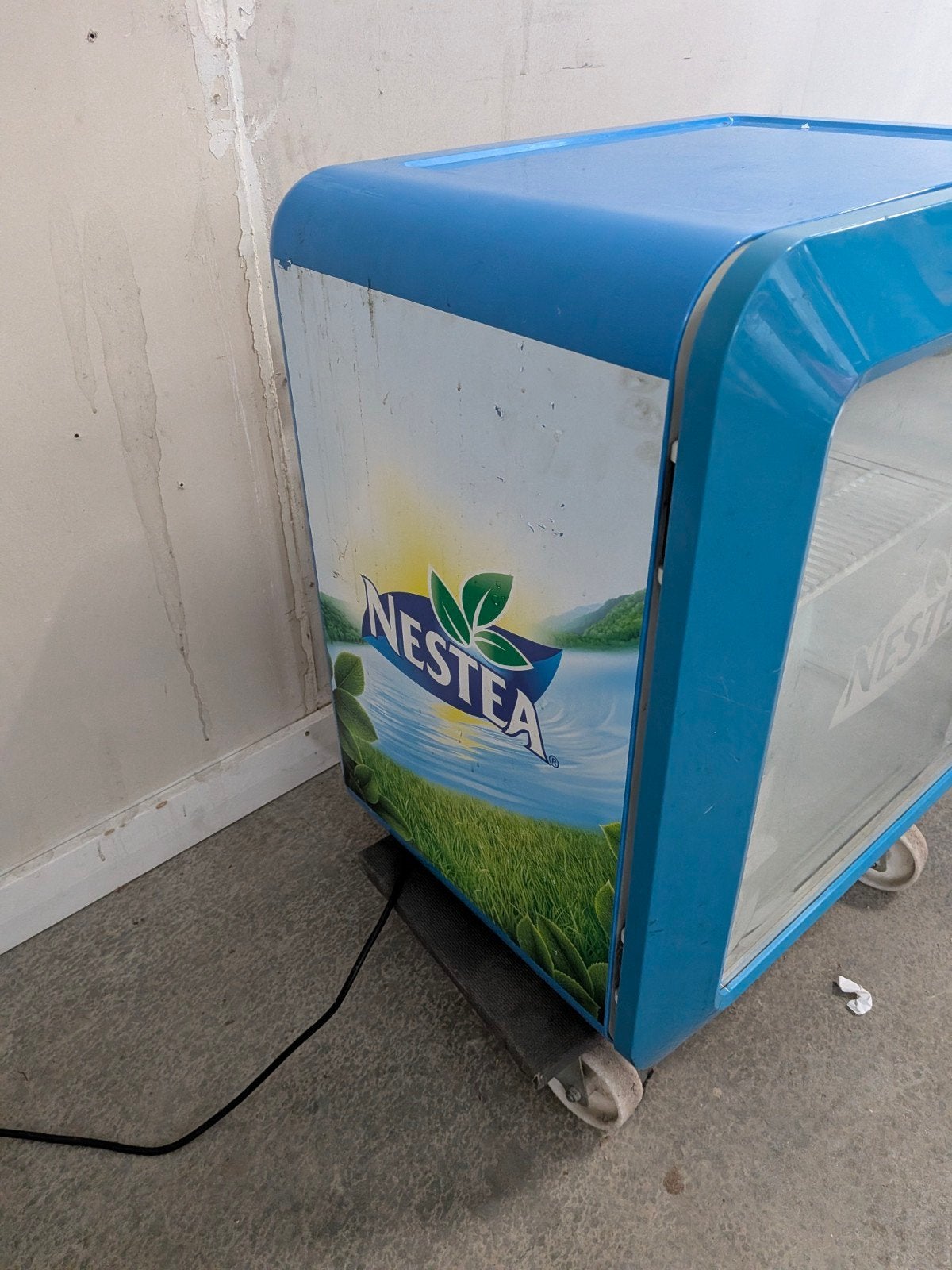 Nestea Koelkast - Compacte Drankkoeler met Glazen Deur, Gebruikt, Ophalen of Verzenden