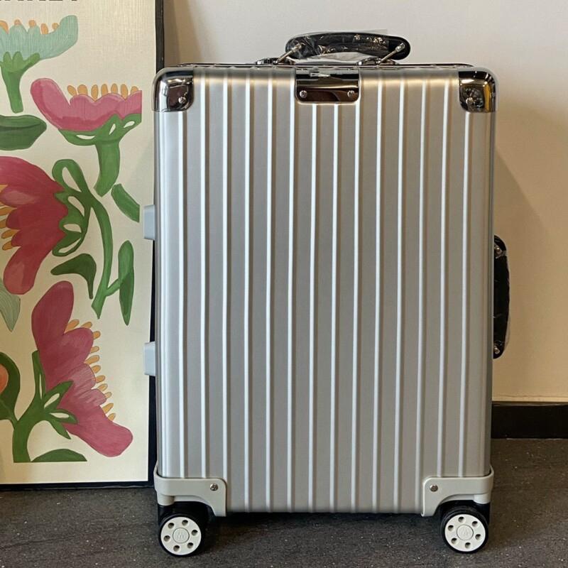 RIMOWA Classic Cabin S Zilver - Tijdloze Aluminium Koffer, Sieraden, Tassen en Uiterlijk, Koffers, 50 tot 60 cm, Ophalen of Verzenden