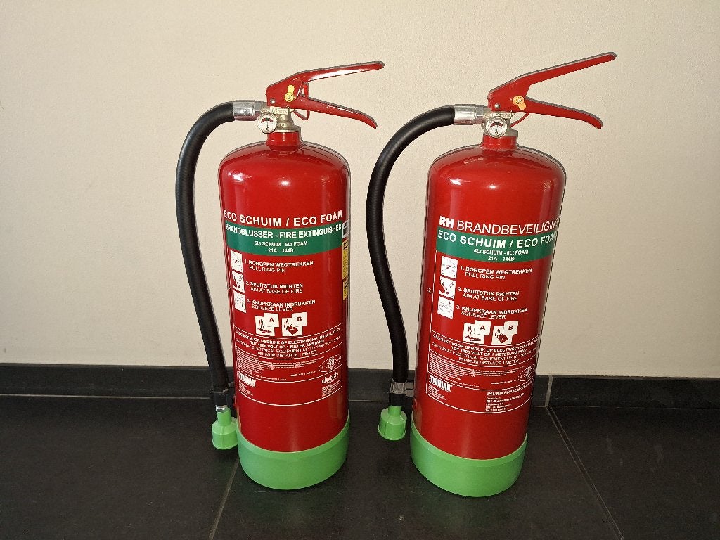 2 st. schuim- brandblussers 6 liter, Ophalen, Zo goed als nieuw, Brandblusser