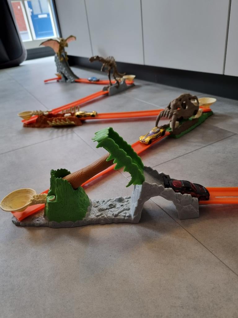 Hot Wheels Trick Tracks Jurassic Dino Sets, Racebaan, Ophalen of Verzenden, Zo goed als nieuw, Hot Wheels
