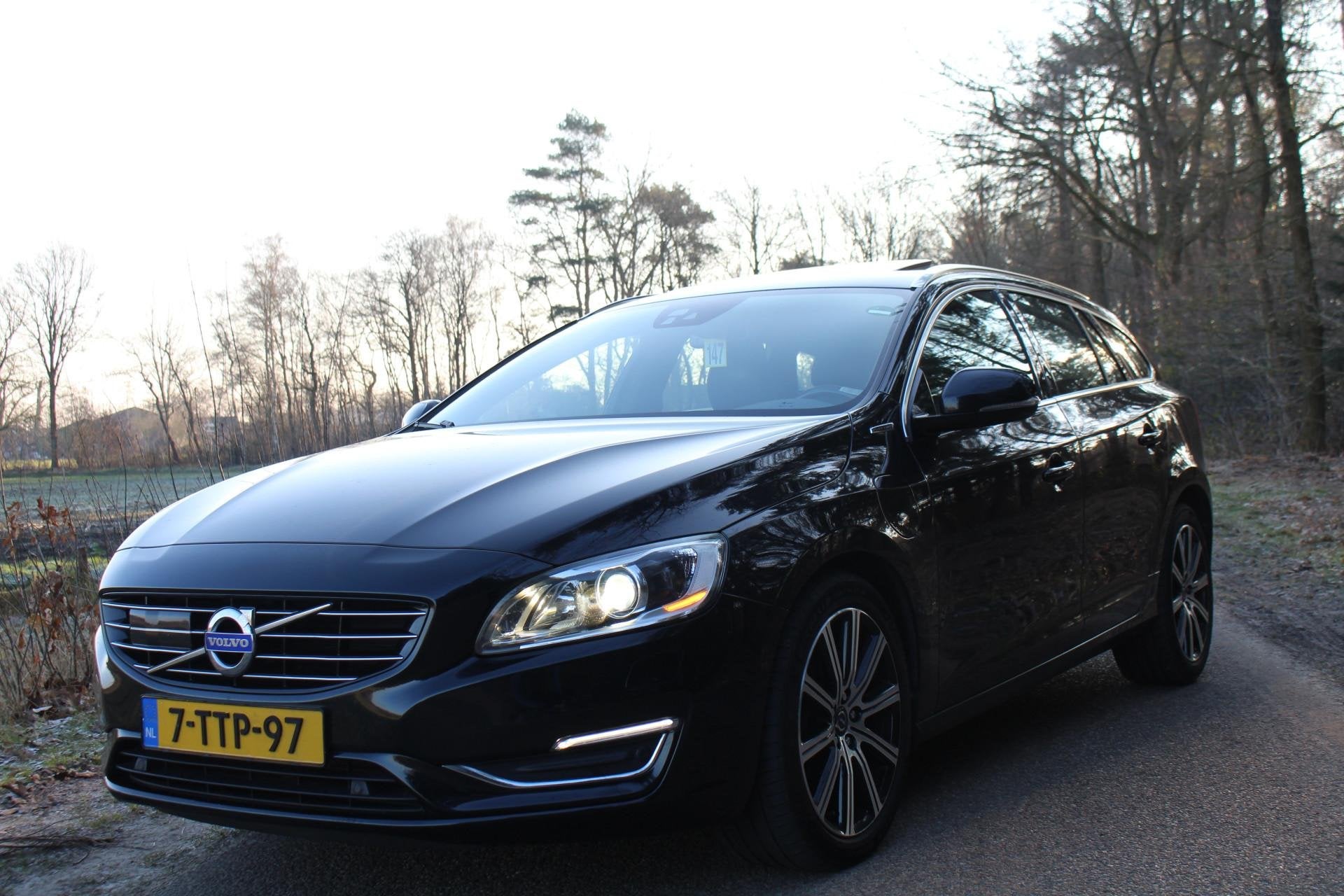 Volvo V60 2.4 D6 AWD Plug-In Hybrid Summum NL AUTO! NIEUWE A, Automaat, Zwart, Zwart, Vierwielaandrijving