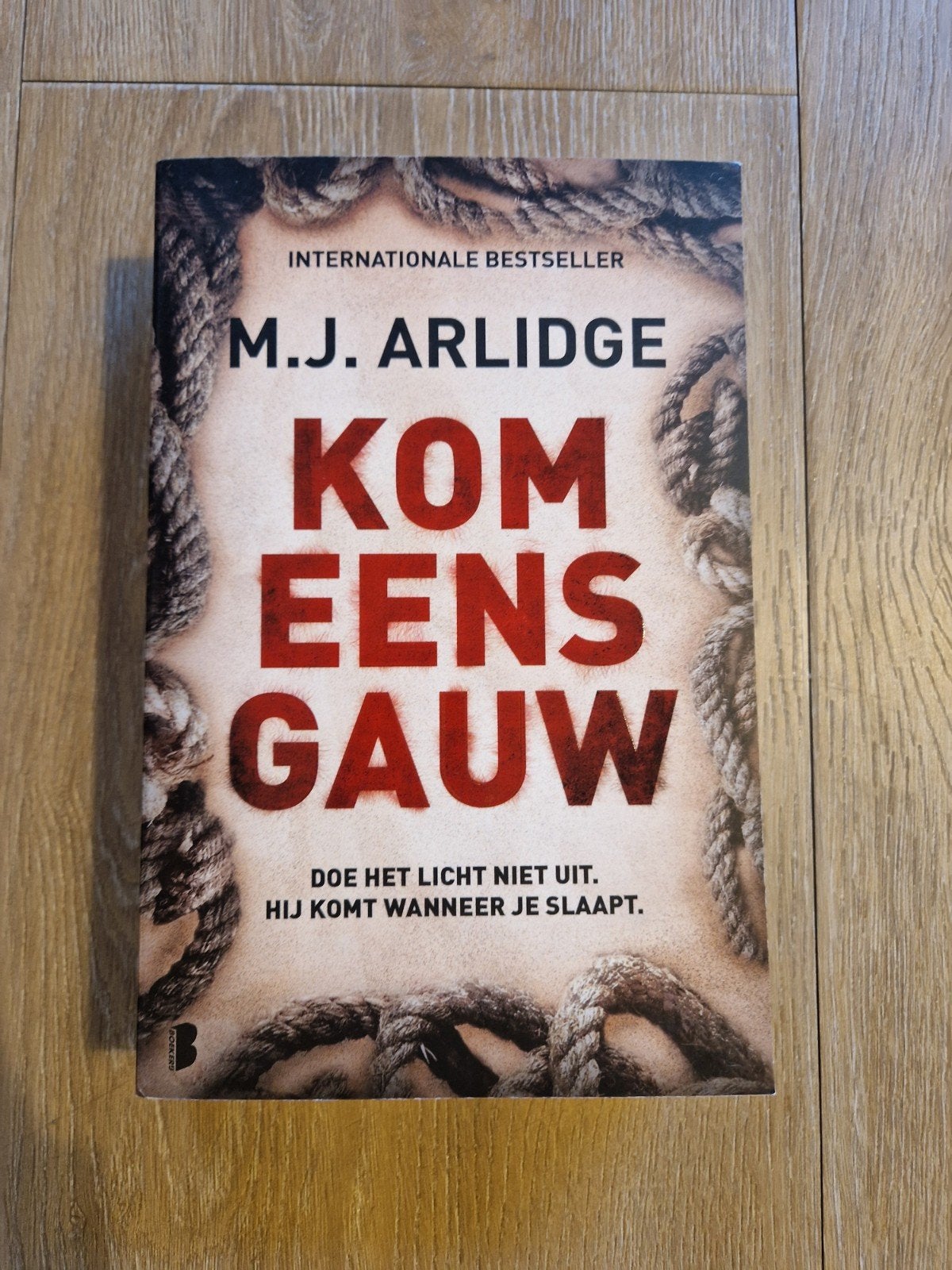 M.J. Arlidge - Kom Eens Gauw, Boeken, Thrillers, Ophalen of Verzenden, Zo goed als nieuw, M.J. Arlidge