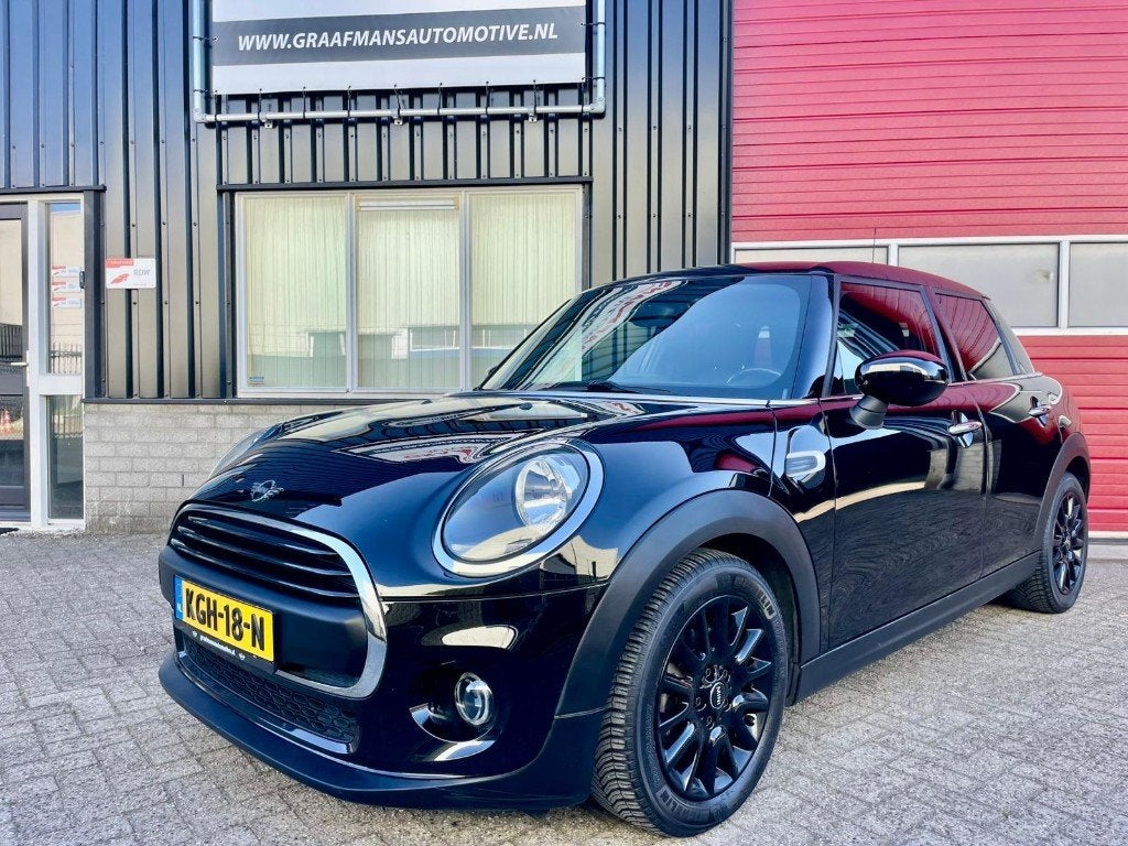 Mini Cooper 5-deurs AUTOMAAT, bj. 2020 1 JAAR GARANTIE, Auto's, Mini, Zwart, Bedrijf, 3 cilinders, Cooper