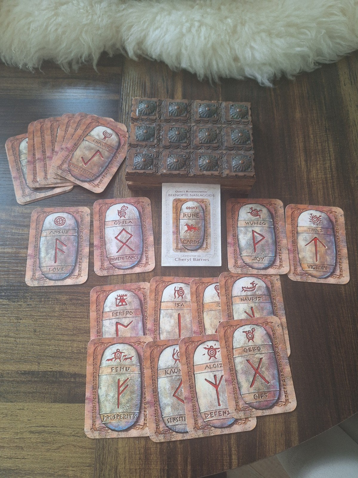 Odin's Rune Cards in houten kistje- Zo goed als nieuw, Ophalen of Verzenden, Zo goed als nieuw
