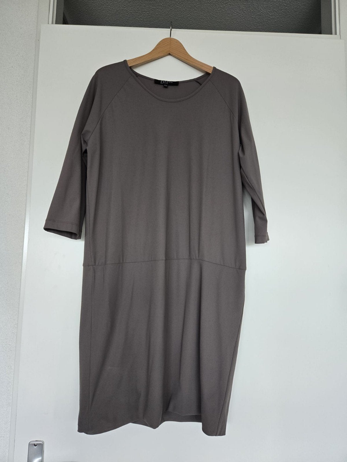 2x gedragen travelstof jurkje Donna Due, maat XXL
80% polya, Beige, Maat 46/48 (XL) of groter, Ophalen of Verzenden, Zo goed als nieuw