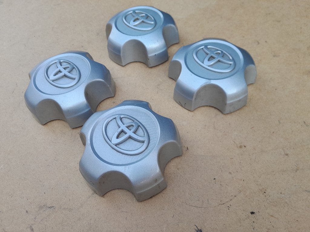 Foto 3 van NAAFDOPPEN - Origineel - TOYOTA RAV4 / FUNCRUISER - 4 Stuks
