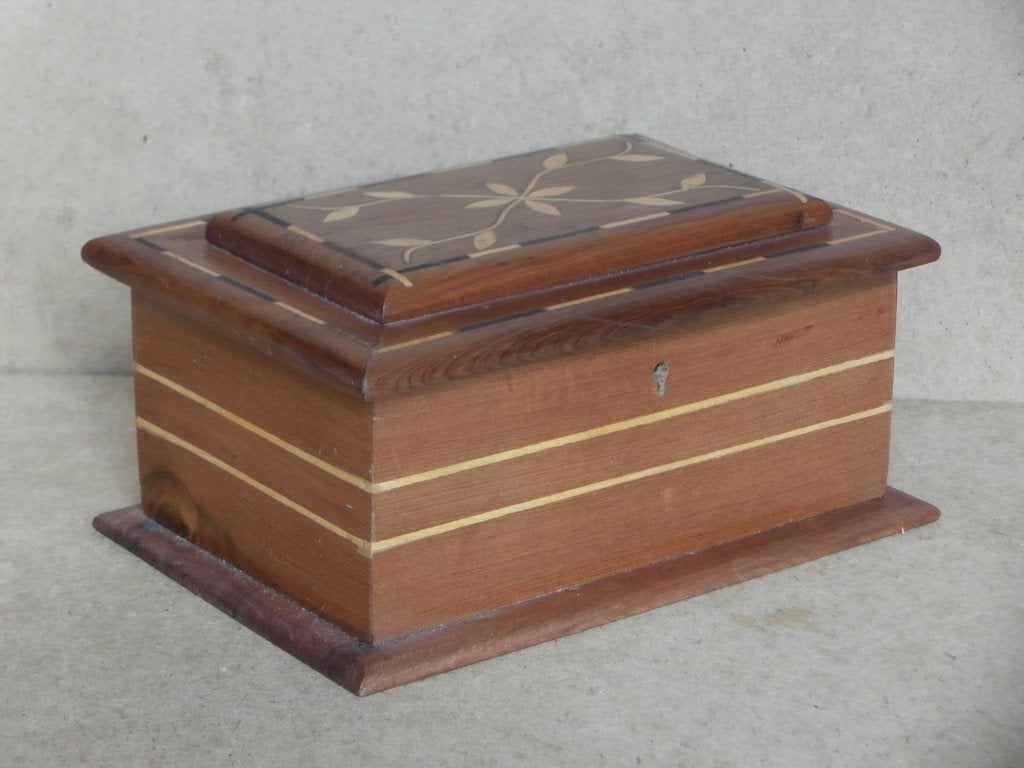 Oude sierlijke sieradenkistje ingelegd hout sieraden kistje, Antiek en Kunst, Ophalen of Verzenden