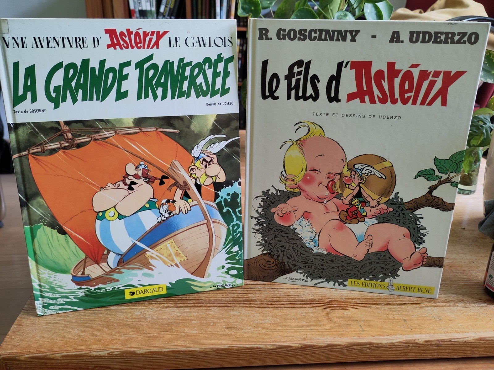 2x Asterix hard cover - in het FRANS !, Boeken, Stripboeken, Meerdere stripboeken, Ophalen