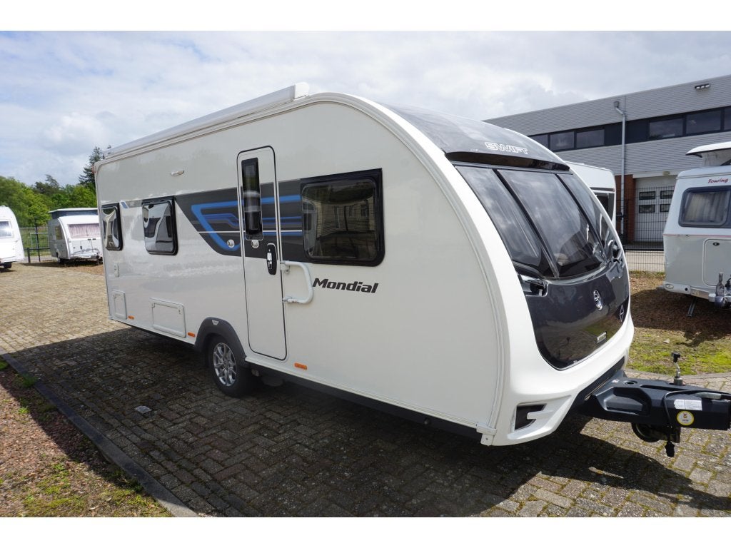 Swift Mondial 490 SE + MOVER + LUIFEL, Caravans en Kamperen, Standaardzit, Bedrijf, Schokbreker, 4 tot 5 meter