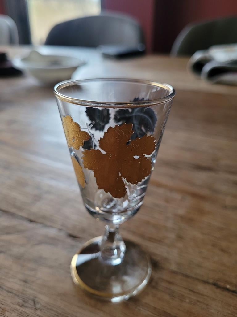 Borrelglaasje met gouden wijnbladeren, Ophalen of Verzenden, Gebruikt, Borrel- of Shotglas