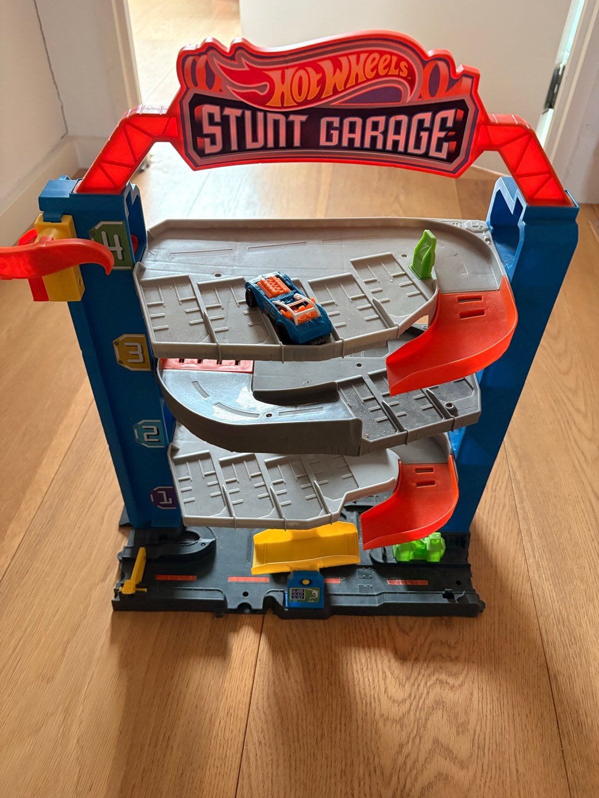Hot Wheels Stunt Garage - Speelset met auto, Ophalen, Zo goed als nieuw
