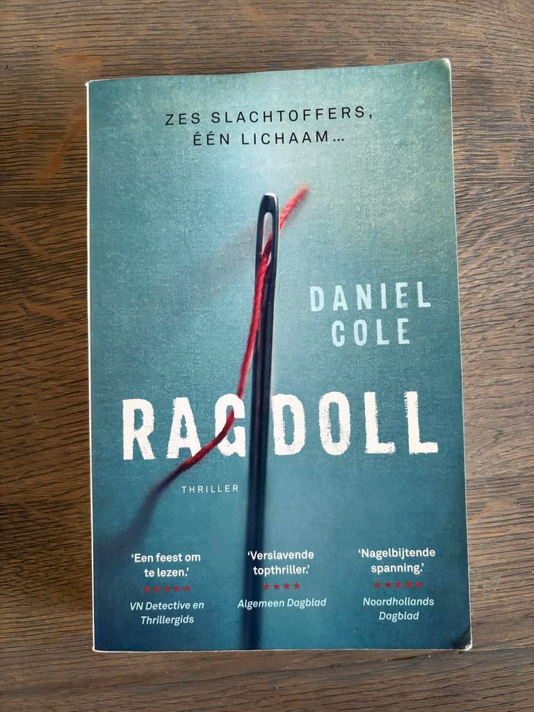 Ragdoll - Daniel Cole (Thriller), Boeken, Thrillers, Zo goed als nieuw, Europa overig, Ophalen of Verzenden