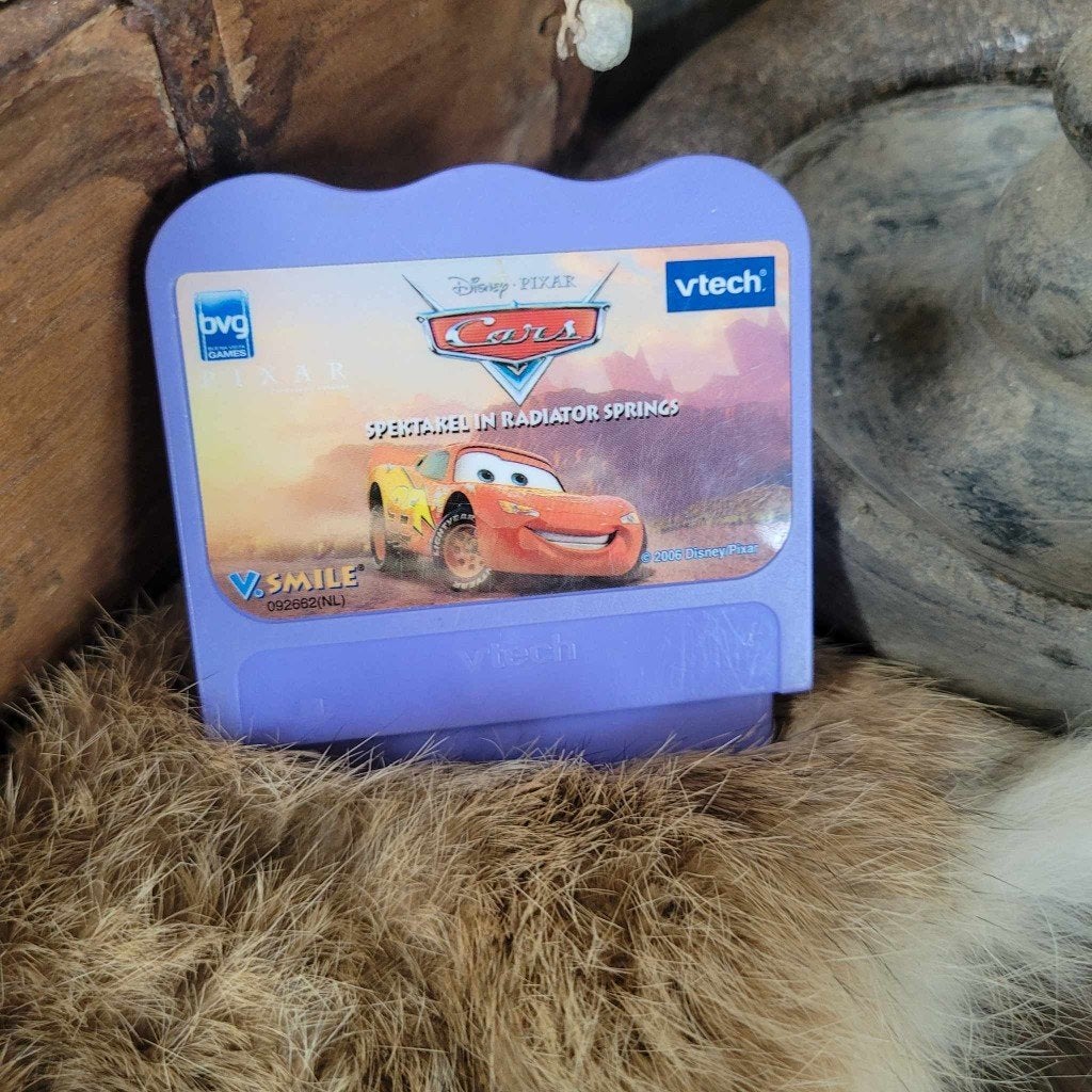 VTech V.Smile Spel - Disney Pixar Cars: Radiator Springs, Kinderen en Baby's, Speelgoed | Vtech, Ophalen of Verzenden, Zo goed als nieuw