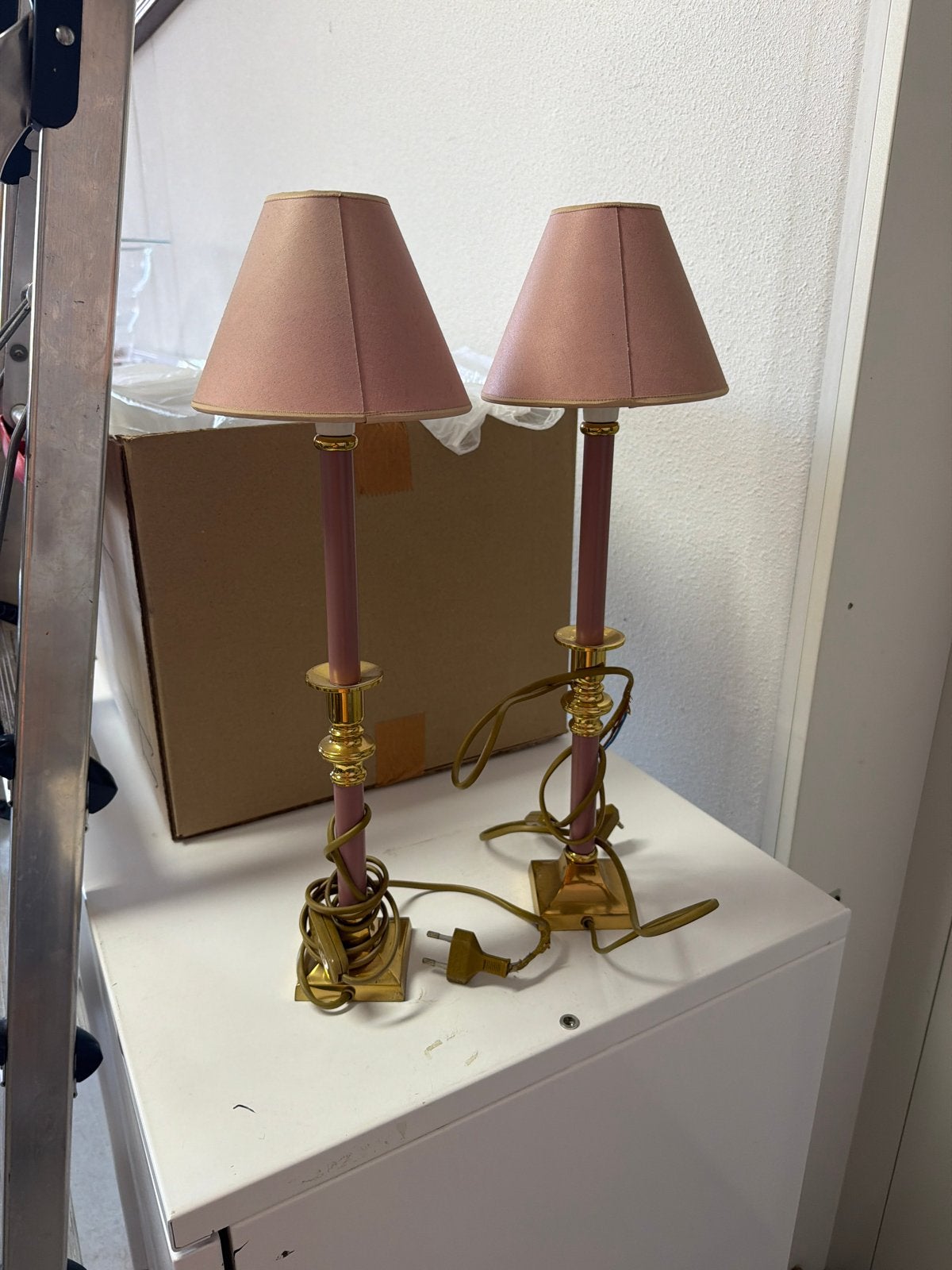 Set van 2 klassieke tafellampen met roze kappen, Antiek en Kunst, Antiek | Lampen, Ophalen