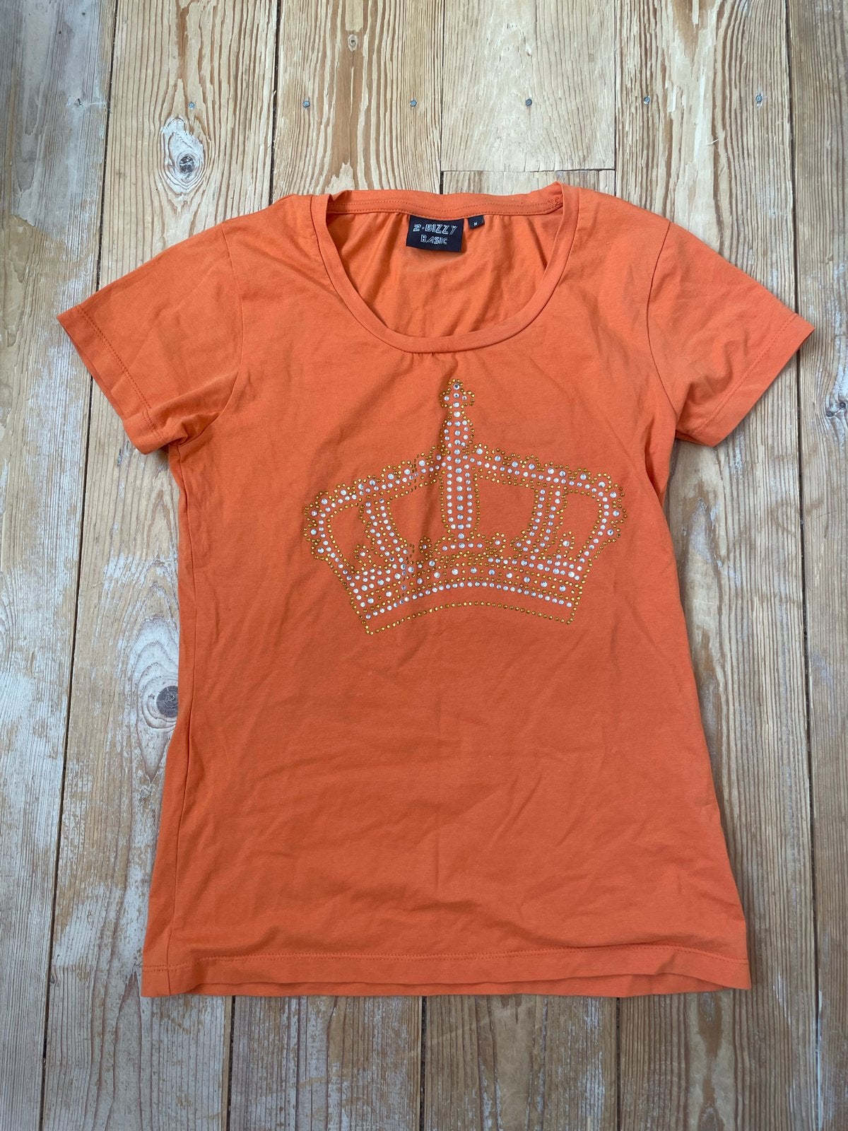 Oranje Koningsdag shirt met kroonopdruk, Maat 38/40 (M), Oranje, Ophalen of Verzenden, Korte mouw