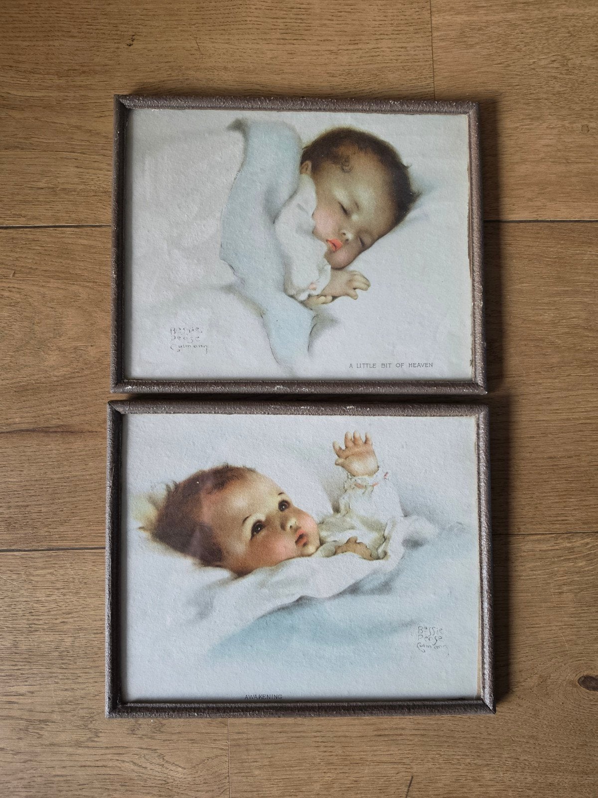 2 Schattige Vintage Baby Schilderijtjes Bessie Pease Gutman, Minder dan 50 cm, Gebruikt, Oorspronkelijke maker, Ophalen of Verzenden
